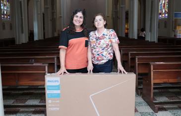 Maria Lucília ganhou a rifa da Creche da União das Pioneiras de Goiânia - Catedral Metropolitana Nossa Senhora Auxiliadora