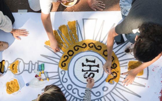 Confecção dos tapetes de Corpus Christi 2024