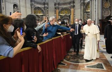Papa na Festa da Divina Misericórdia: Jesus nos quer 