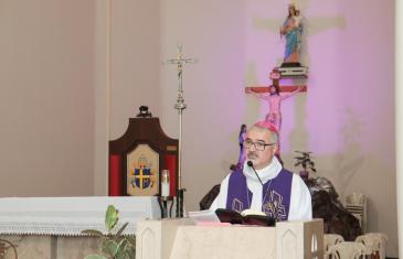 Segundo dia do Retiro Quaresmal com Dom João Justino na Catedral de Goiânia: “coragem, o caminho da cruz não é o fim”
